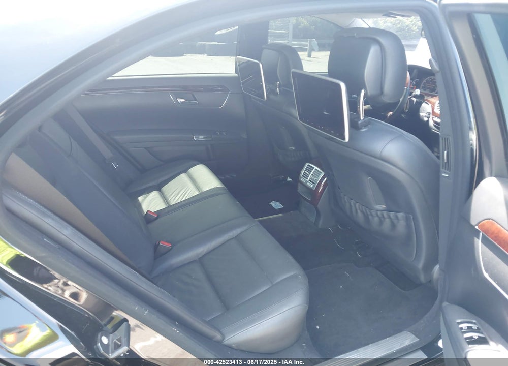 2010 MERCEDES-BENZ S 550 VIN: WDDNG7BB8AA313436