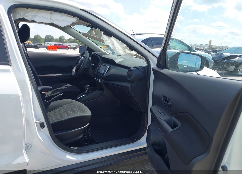 2021 NISSAN KICKS VIN: 3N1CP5BV1ML556005