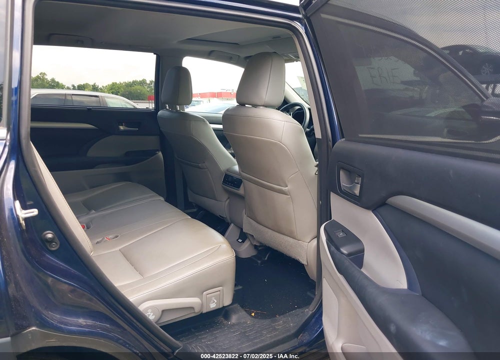 2015 TOYOTA HIGHLANDER XLE V6 VIN: 5TDKKRFH7FS066426