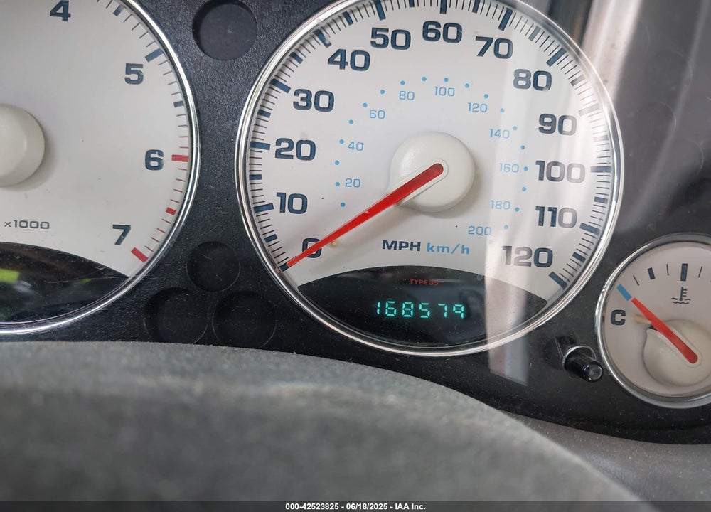 2004 JEEP LIBERTY VIN: 1J4GL58K94W126122