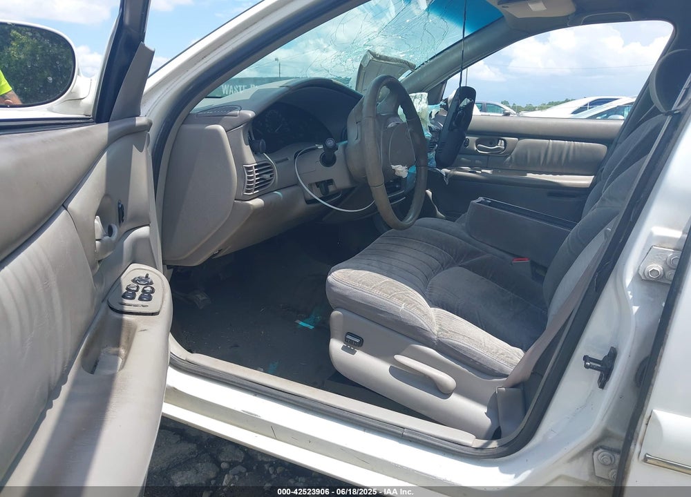 1998 BUICK CENTURY CUSTOM VIN: 2G4WS52M4W1581853