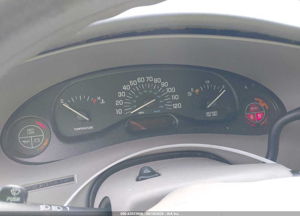 1998 BUICK CENTURY CUSTOM VIN: 2G4WS52M4W1581853