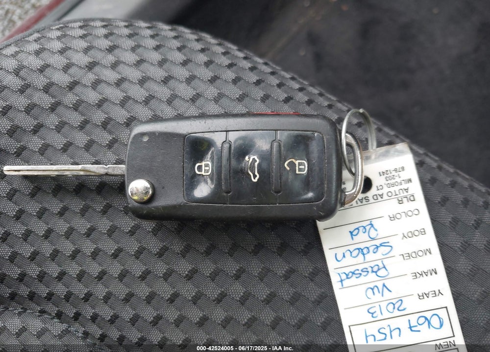 2013 VOLKSWAGEN PASSAT VIN: 1VWAP7A35DC067454