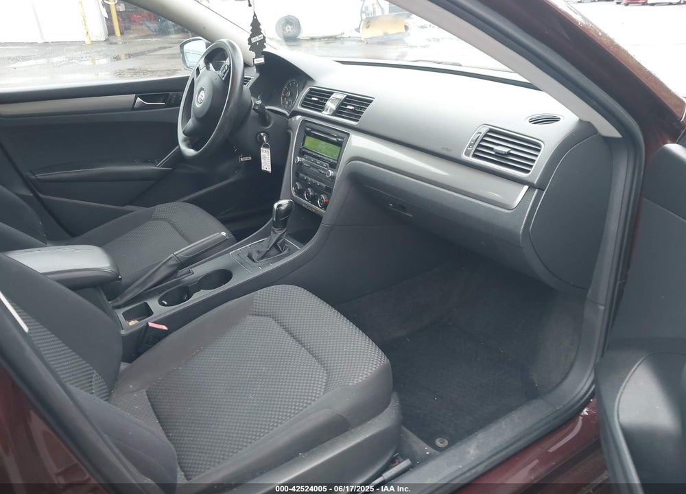 2013 VOLKSWAGEN PASSAT VIN: 1VWAP7A35DC067454