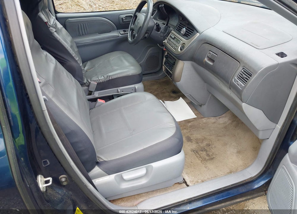 2001 TOYOTA SIENNA XLE VIN: 4T3ZF13CX1U333160