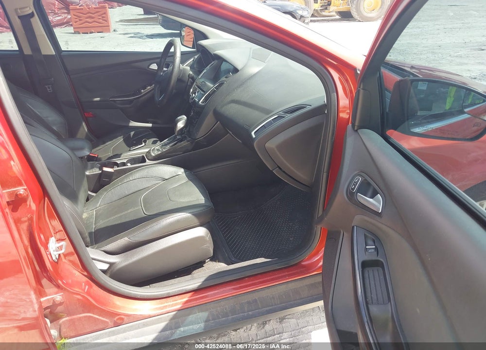 2018 FORD FOCUS VIN: 1FADP3J23JL295888