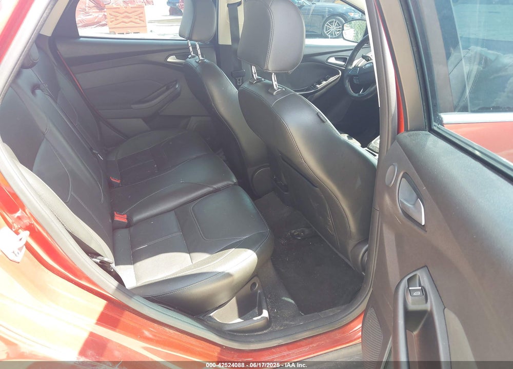 2018 FORD FOCUS VIN: 1FADP3J23JL295888