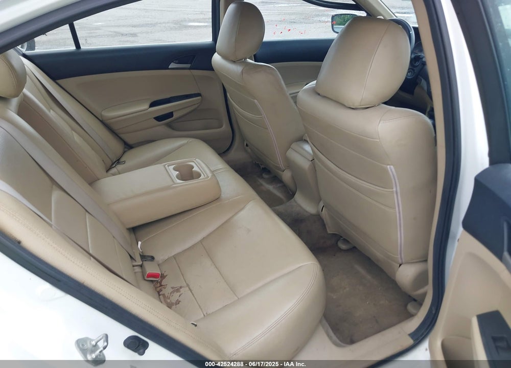 2011 HONDA ACCORD VIN: 1HGCP2F33BA085968