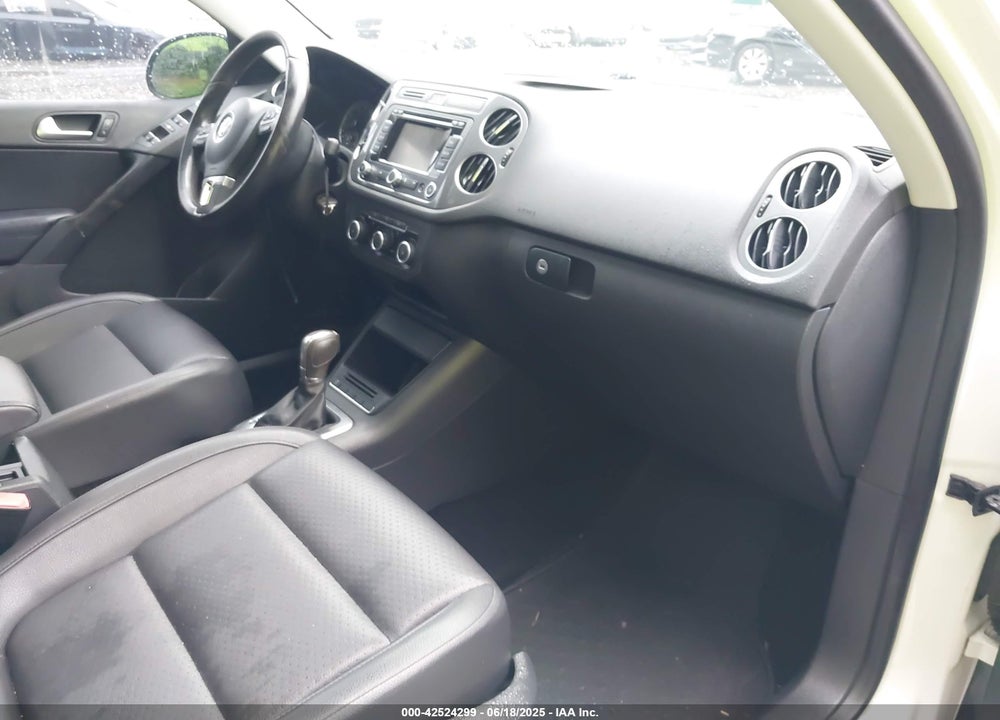 2012 VOLKSWAGEN TIGUAN VIN: WVGBV7AX7CW512768
