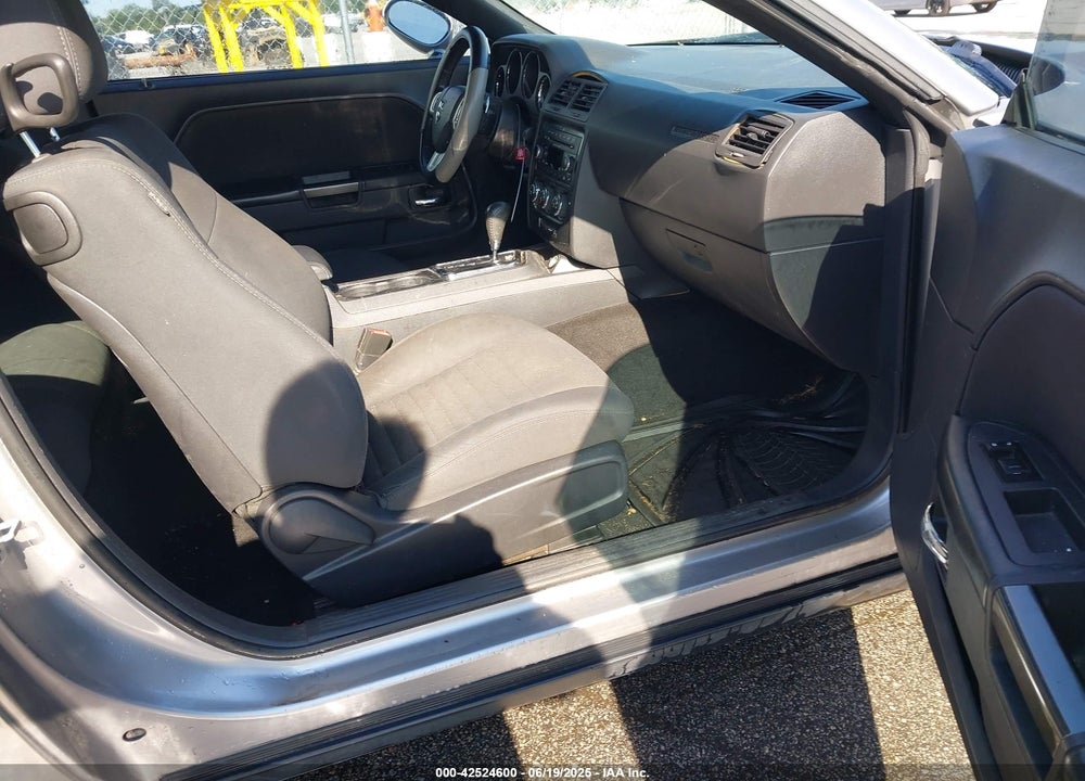 2014 DODGE CHALLENGER SXT VIN: 2C3CDYAG6EH111817