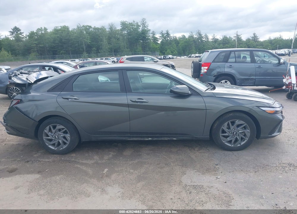 2024 HYUNDAI ELANTRA VIN: KMHLM4DG2RU733295