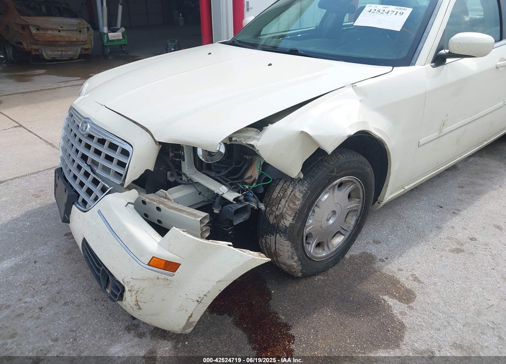 2005 CHRYSLER 300 TOURING VIN: 2C3AA53G05H613329