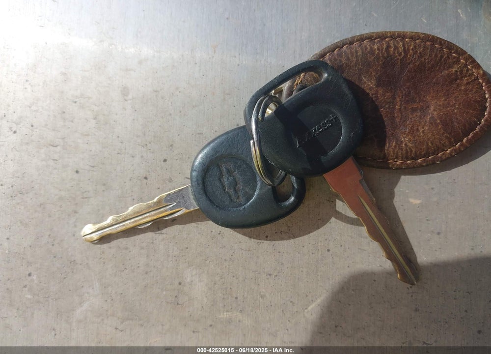 2000 CHEVROLET SILVERADO 1500 VIN: 1GCEC14W2YZ179649