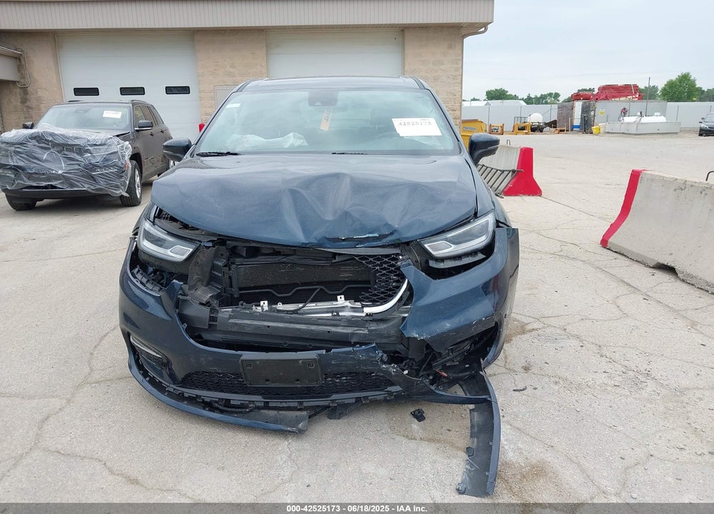 2023 CHRYSLER PACIFICA TOURING L VIN: 2C4RC1BG8PR526374