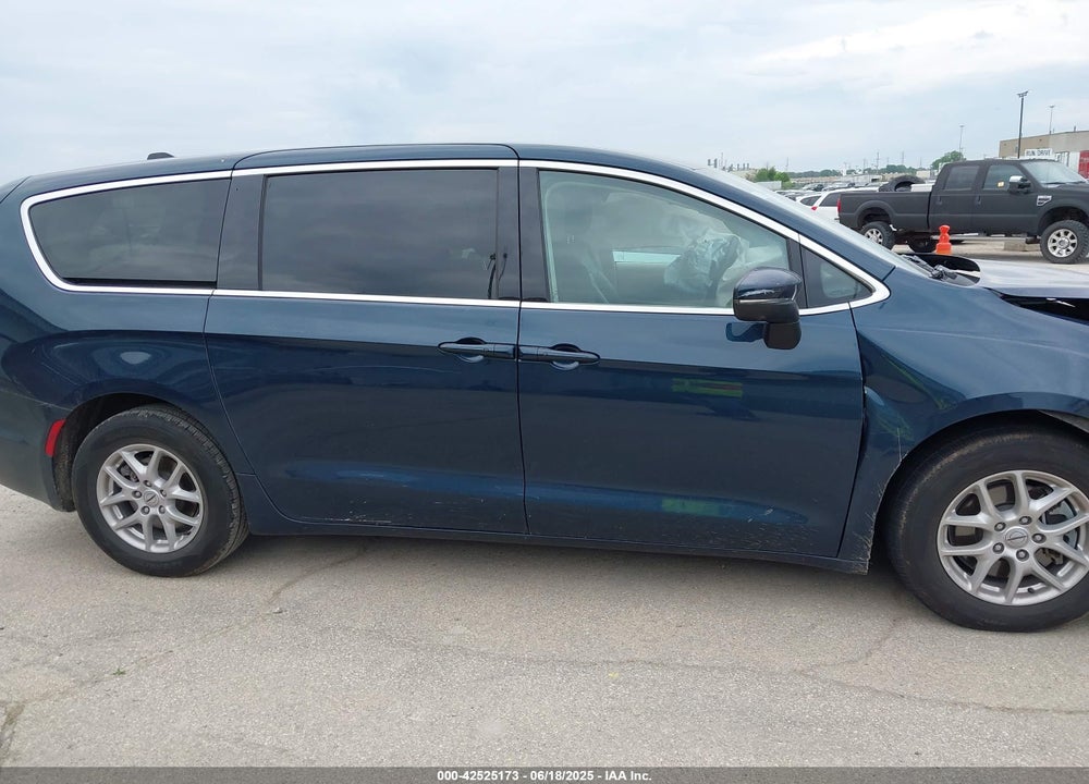 2023 CHRYSLER PACIFICA TOURING L VIN: 2C4RC1BG8PR526374