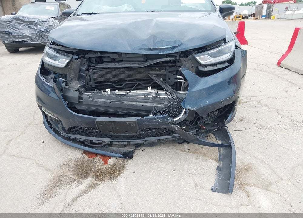 2023 CHRYSLER PACIFICA TOURING L VIN: 2C4RC1BG8PR526374