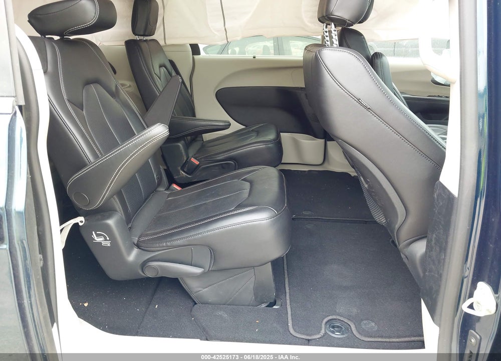 2023 CHRYSLER PACIFICA TOURING L VIN: 2C4RC1BG8PR526374