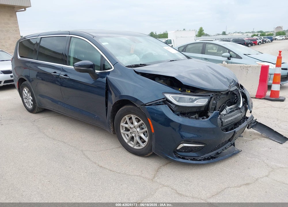 2023 CHRYSLER PACIFICA TOURING L VIN: 2C4RC1BG8PR526374
