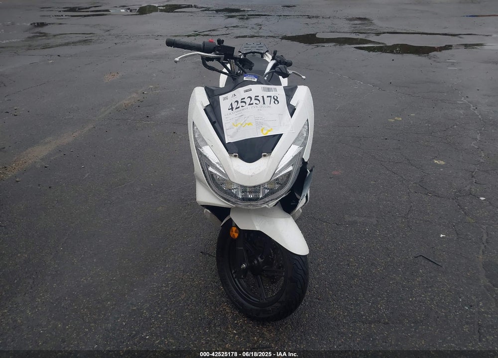 2015 HONDA PCX 150 VIN: RLHKF1809FY000882
