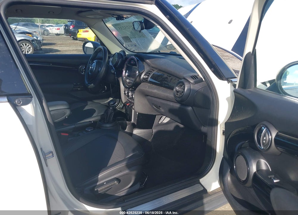2019 MINI HARDTOP VIN: WMWXU1C5XK2J02832
