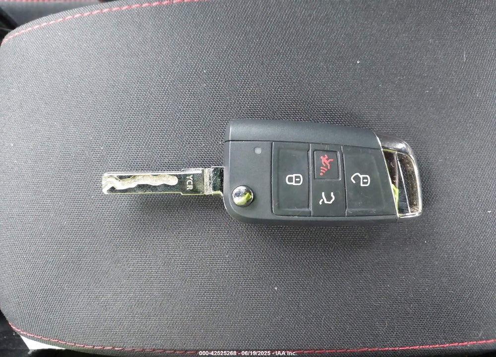 2019 VOLKSWAGEN GTI VIN: 3VW6T7AU1KM009573