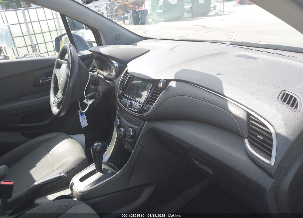 2018 CHEVROLET TRAX LS VIN: 3GNCJKSB9JL400302