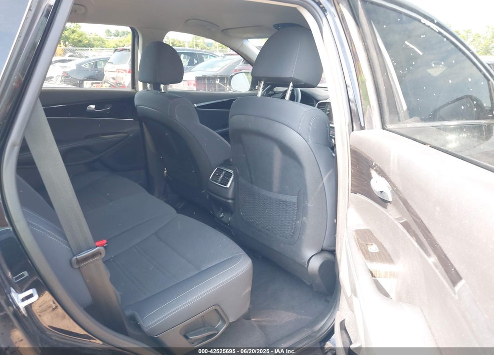 2019 KIA SORENTO VIN: 5XYPG4A39KG436191