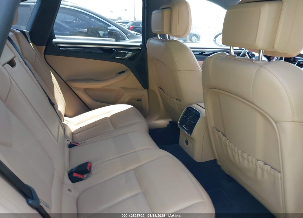 2018 PORSCHE MACAN VIN: WP1AA2A58JLB06928