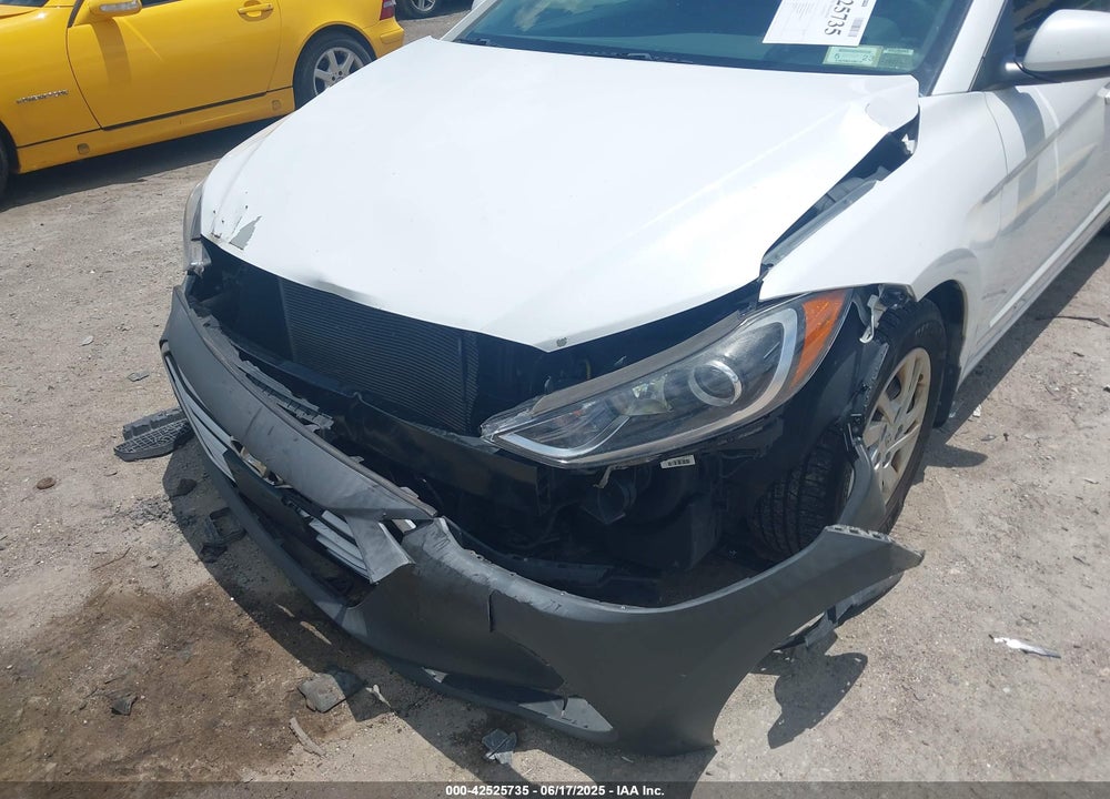 2018 HYUNDAI ELANTRA VIN: 5NPD74LF0JH385164