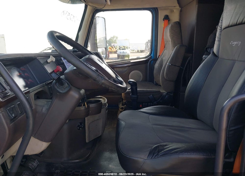 2013 VOLVO VN VNL VIN: 4V4NC9EH4DN133311