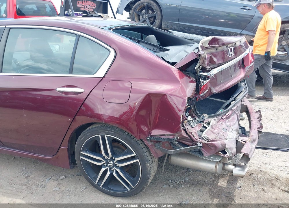 2017 HONDA ACCORD VIN: 1HGCR2F55HA067721