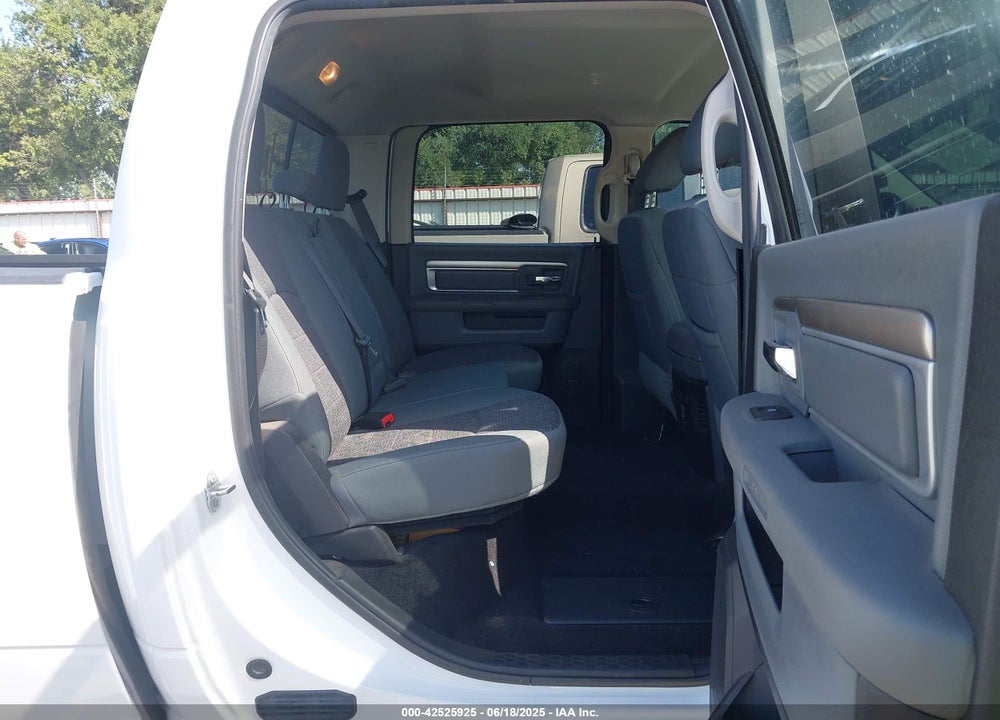2016 RAM 1500 VIN: 1C6RR7LT0GS303023