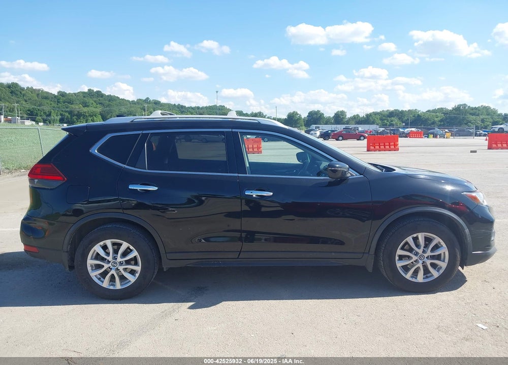 2017 NISSAN ROGUE VIN: JN8AT2MT3HW131206