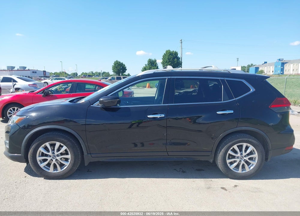 2017 NISSAN ROGUE VIN: JN8AT2MT3HW131206