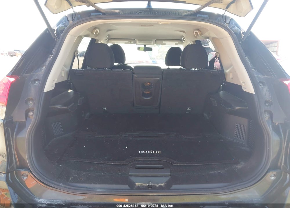 2017 NISSAN ROGUE VIN: JN8AT2MT3HW131206