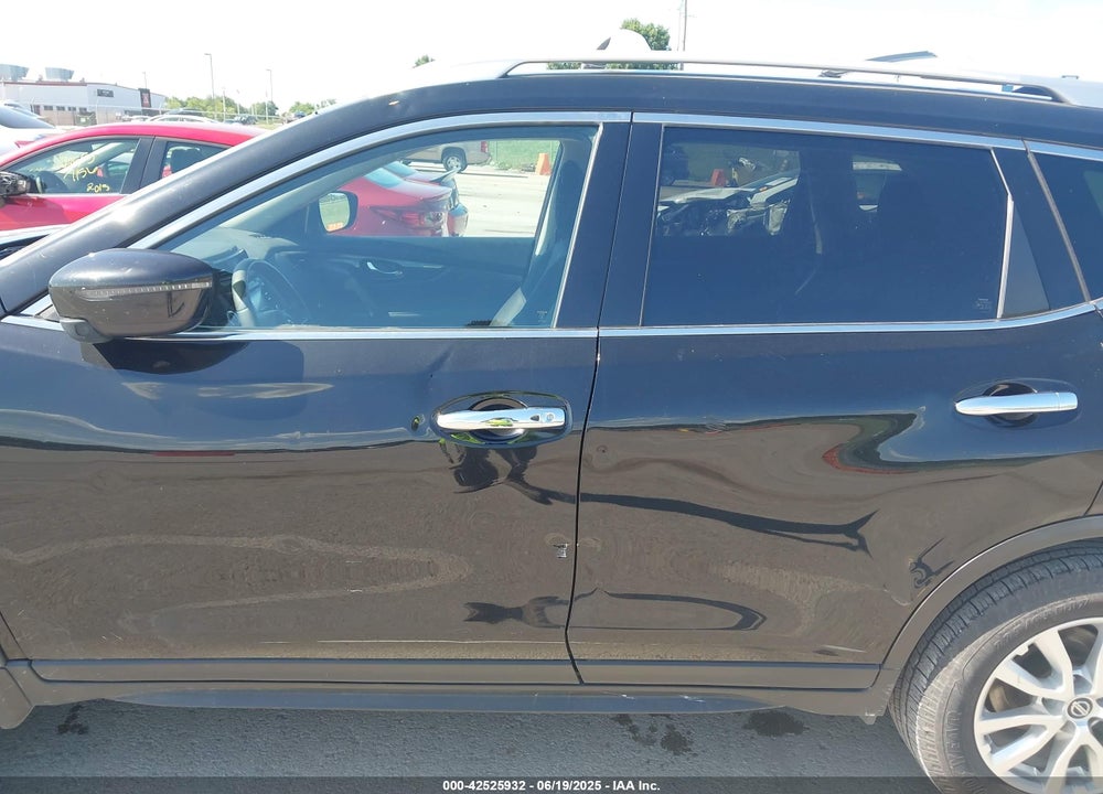 2017 NISSAN ROGUE VIN: JN8AT2MT3HW131206
