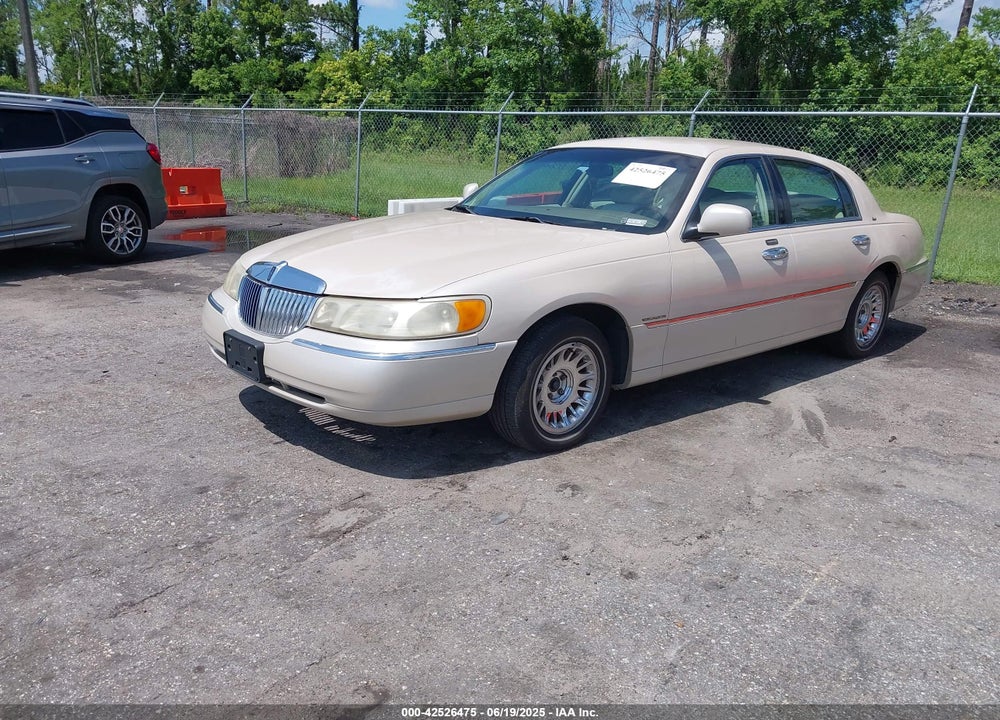 2001 LINCOLN TOWN CAR CARTIER VIN: 1LNHM83W81Y688740