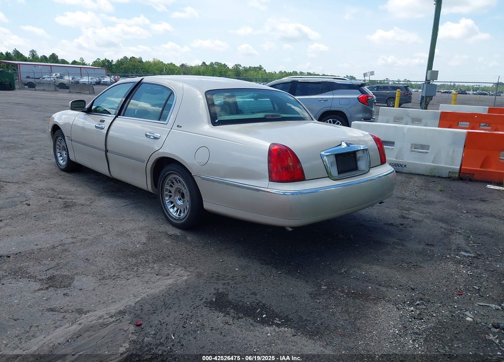 2001 LINCOLN TOWN CAR CARTIER VIN: 1LNHM83W81Y688740