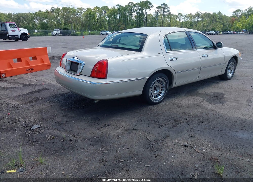 2001 LINCOLN TOWN CAR CARTIER VIN: 1LNHM83W81Y688740