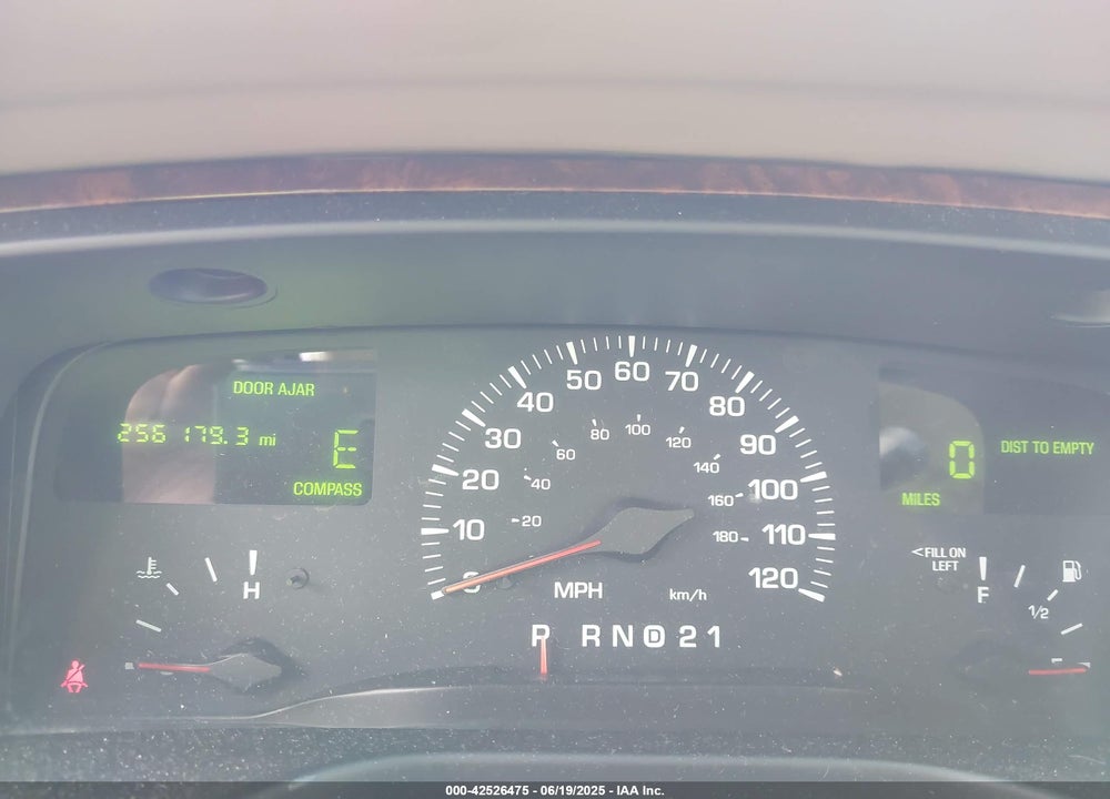 2001 LINCOLN TOWN CAR CARTIER VIN: 1LNHM83W81Y688740