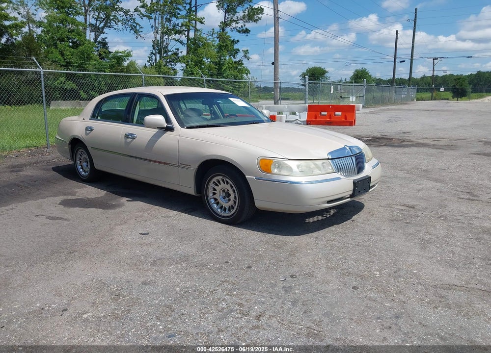 2001 LINCOLN TOWN CAR CARTIER VIN: 1LNHM83W81Y688740