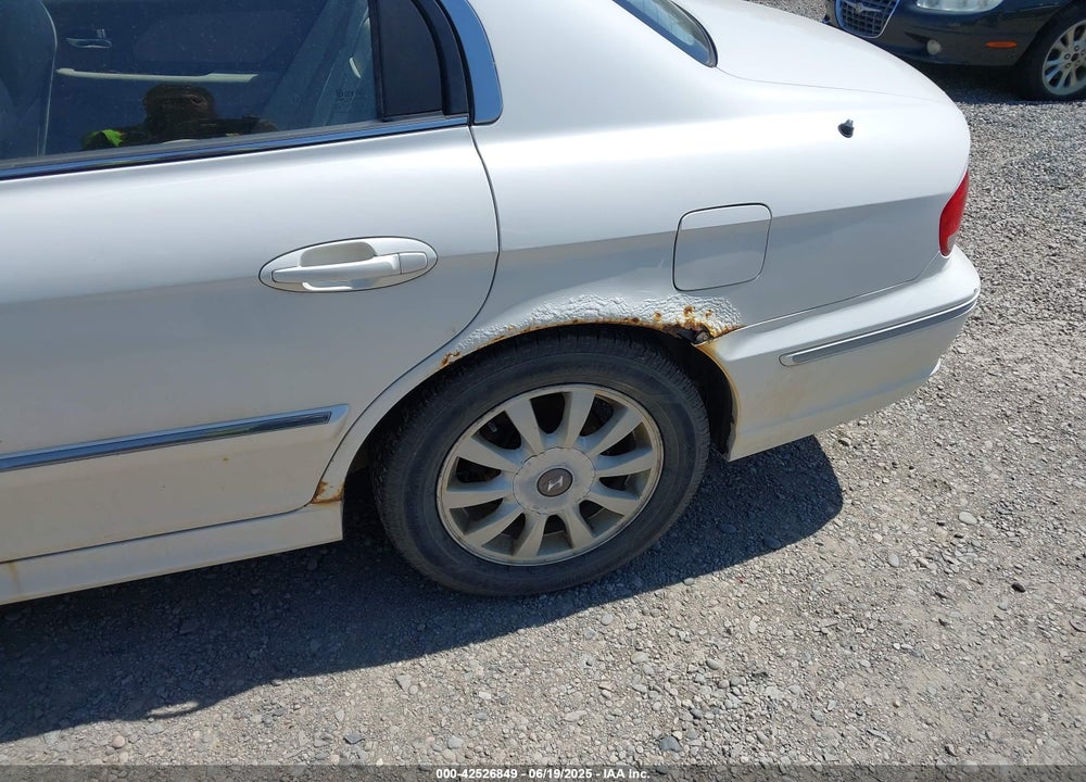 2004 HYUNDAI SONATA GLS/LX VIN: KMHWF35H34A949529