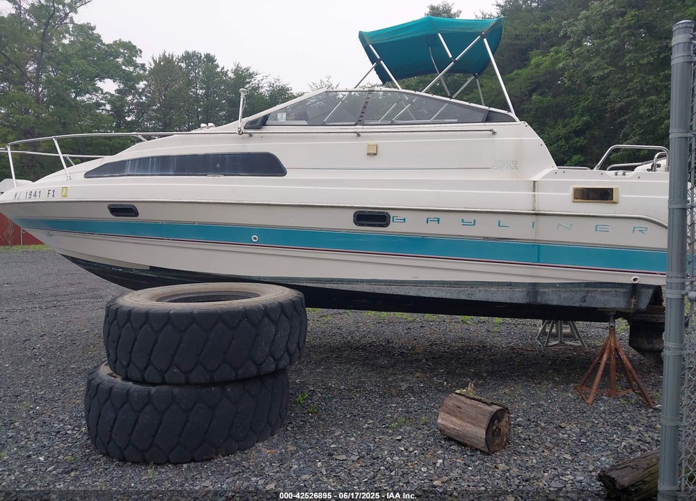 1993 BAYLINER 2655 VIN: USCB25SBC393