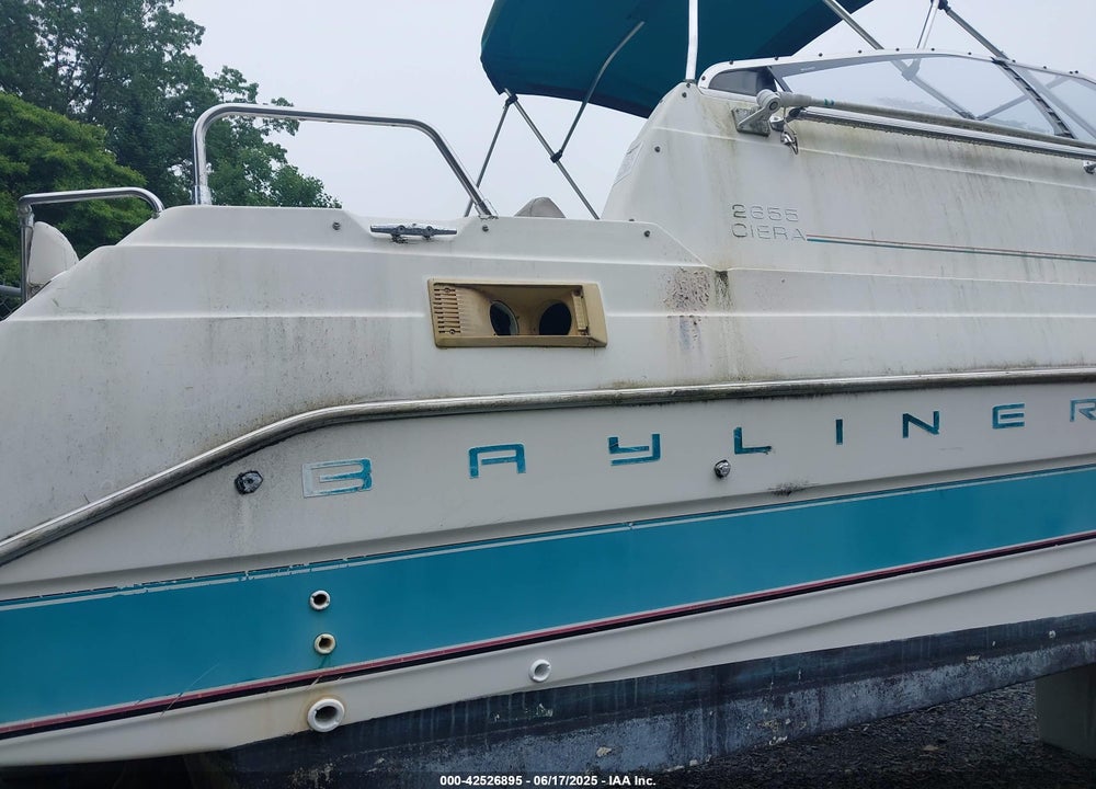 1993 BAYLINER 2655 VIN: USCB25SBC393