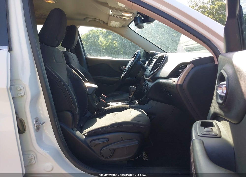 2016 JEEP CHEROKEE VIN: 1C4PJLCB6GW347415