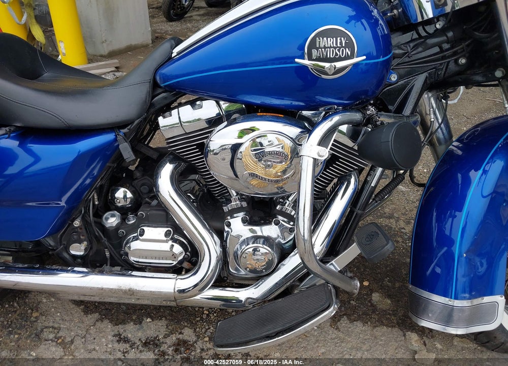 2010 HARLEY-DAVIDSON FLHRC VIN: 1HD1FR412AB608858