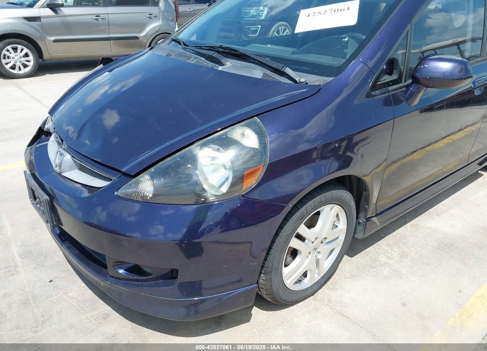 2008 HONDA FIT VIN: JHMGD37668S055517