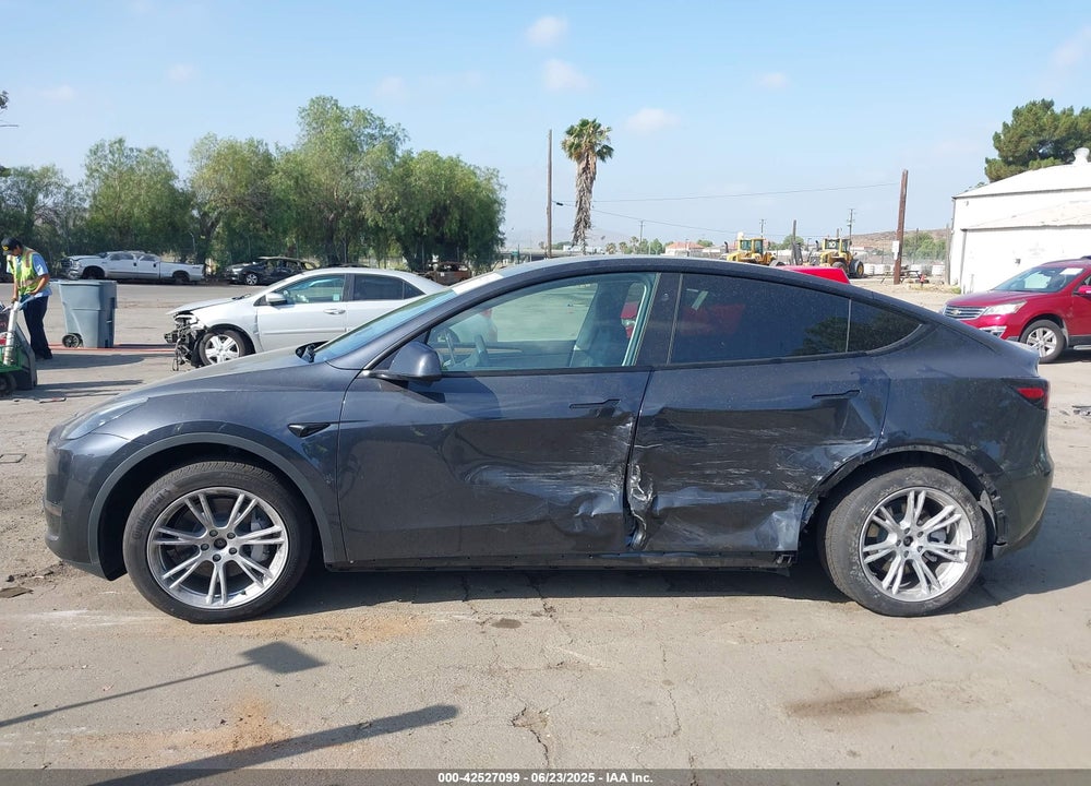 2024 TESLA MODEL Y VIN: 7SAYGDEEXRF061352