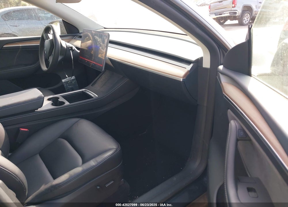 2024 TESLA MODEL Y VIN: 7SAYGDEEXRF061352