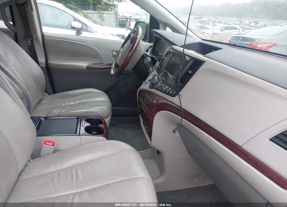 2011 TOYOTA SIENNA LIMITED VIN: 5TDDK3DC5BS021668